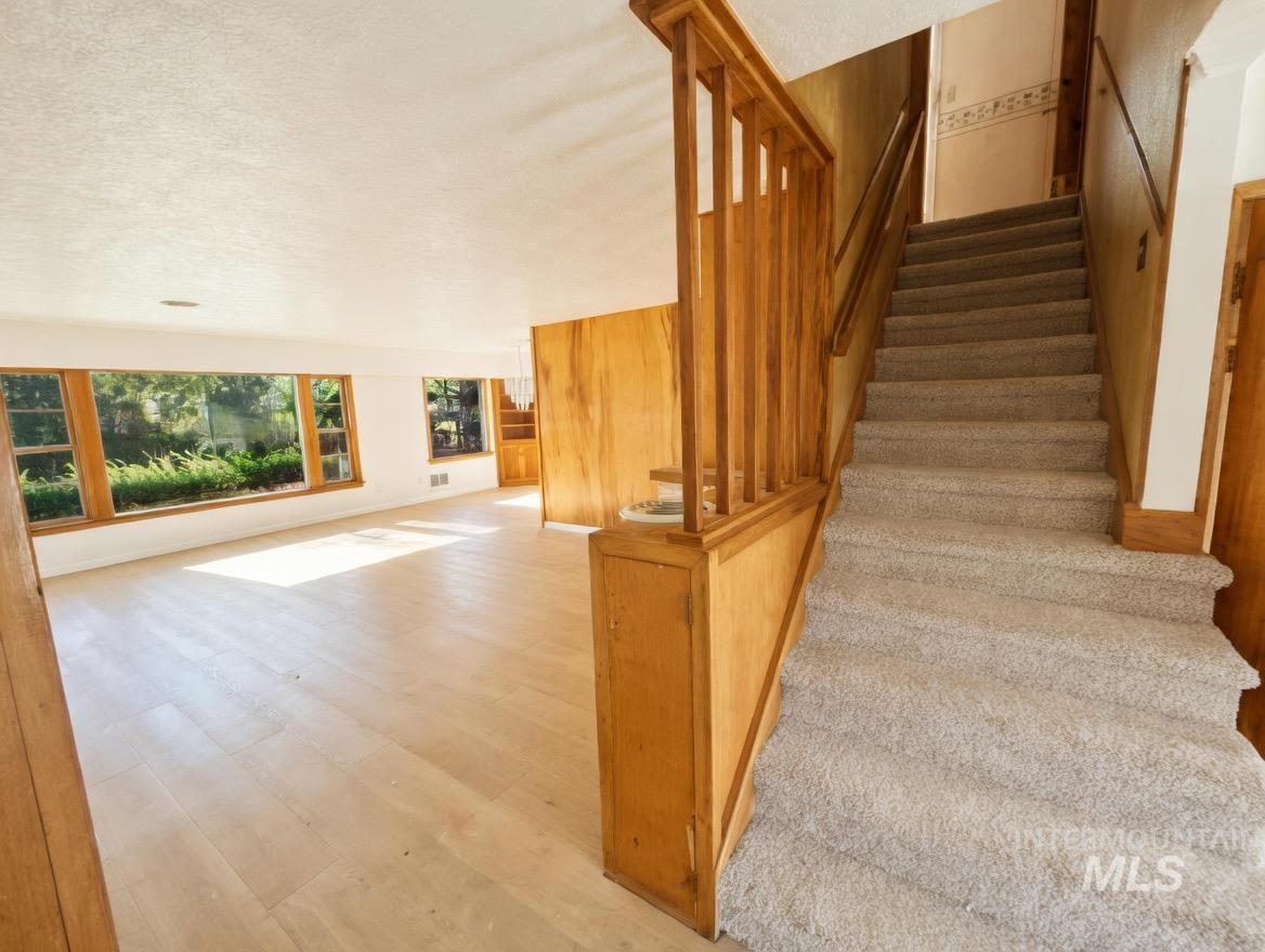 1131 11th Ave E, Twin Falls, Idaho 83301, 5 Bedrooms, 3 Bathrooms, Residential For Sale, Price $429,900,MLS 98981006