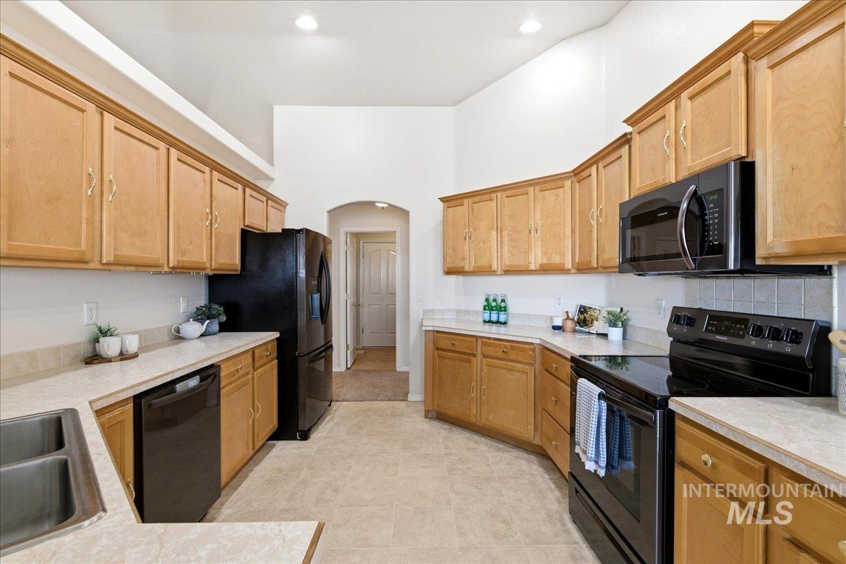 1284 NW Mandarin St, Mountain Home, Idaho 83647-2483, 3 Bedrooms, 2 Bathrooms, Residential For Sale, Price $379,900, 98981008