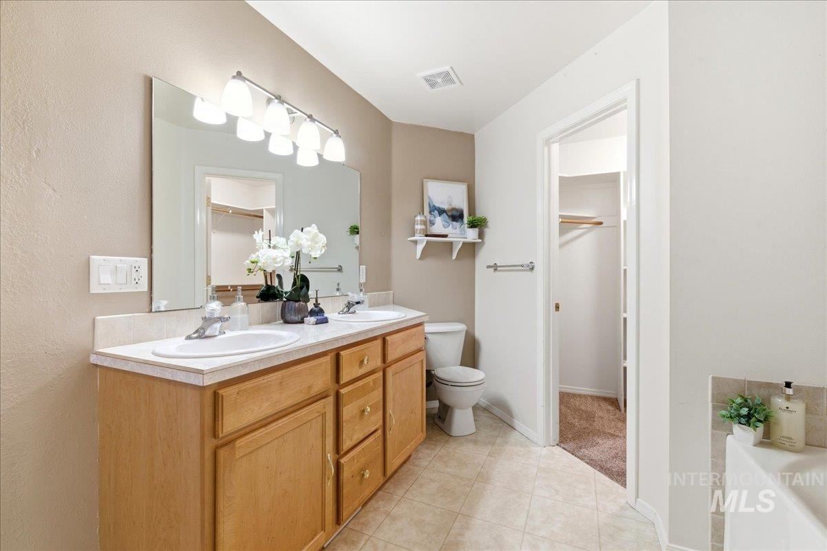 1284 NW Mandarin St, Mountain Home, Idaho 83647-2483, 3 Bedrooms, 2 Bathrooms, Residential For Sale, Price $379,900, 98981008