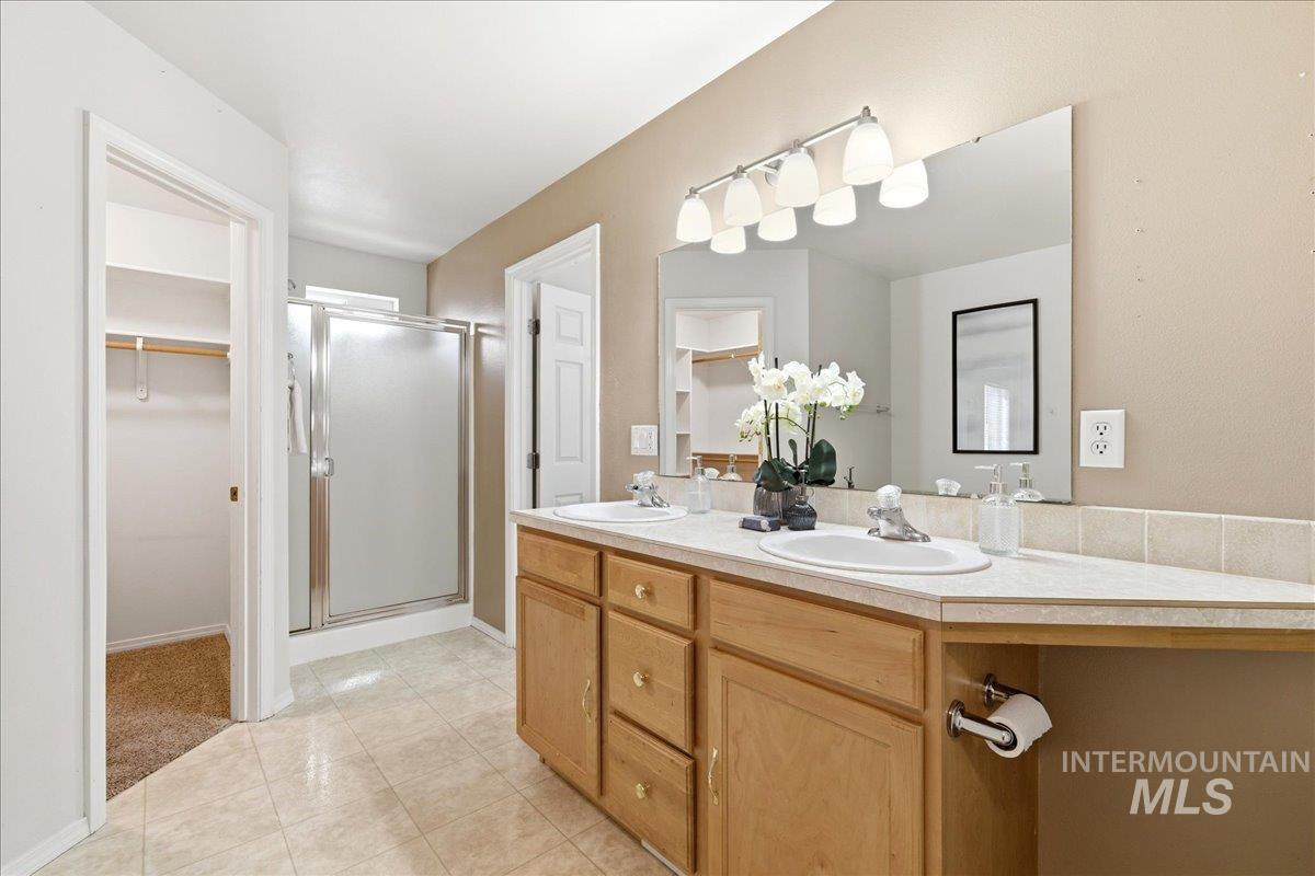 1284 NW Mandarin St, Mountain Home, Idaho 83647-2483, 3 Bedrooms, 2 Bathrooms, Residential For Sale, Price $379,900, 98981008