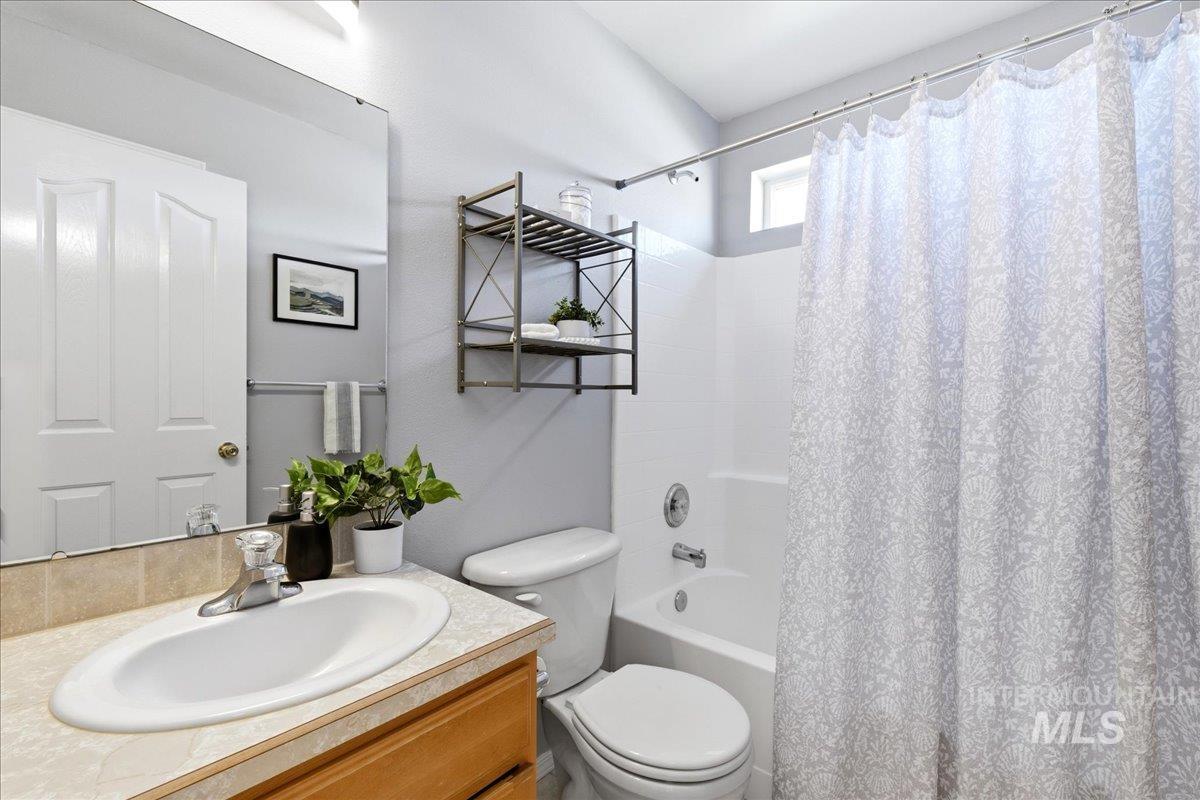 1284 NW Mandarin St, Mountain Home, Idaho 83647-2483, 3 Bedrooms, 2 Bathrooms, Residential For Sale, Price $379,900, 98981008