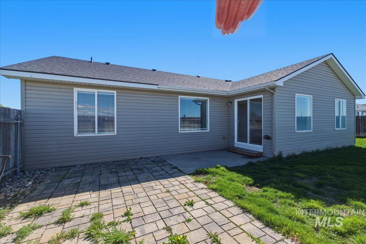 1284 NW Mandarin St, Mountain Home, Idaho 83647-2483, 3 Bedrooms, 2 Bathrooms, Residential For Sale, Price $379,900, 98981008