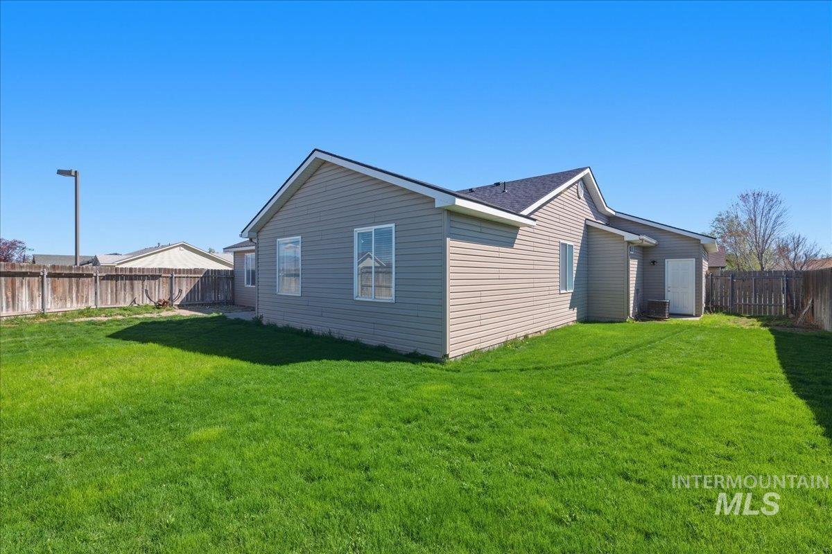 1284 NW Mandarin St, Mountain Home, Idaho 83647-2483, 3 Bedrooms, 2 Bathrooms, Residential For Sale, Price $379,900, 98981008