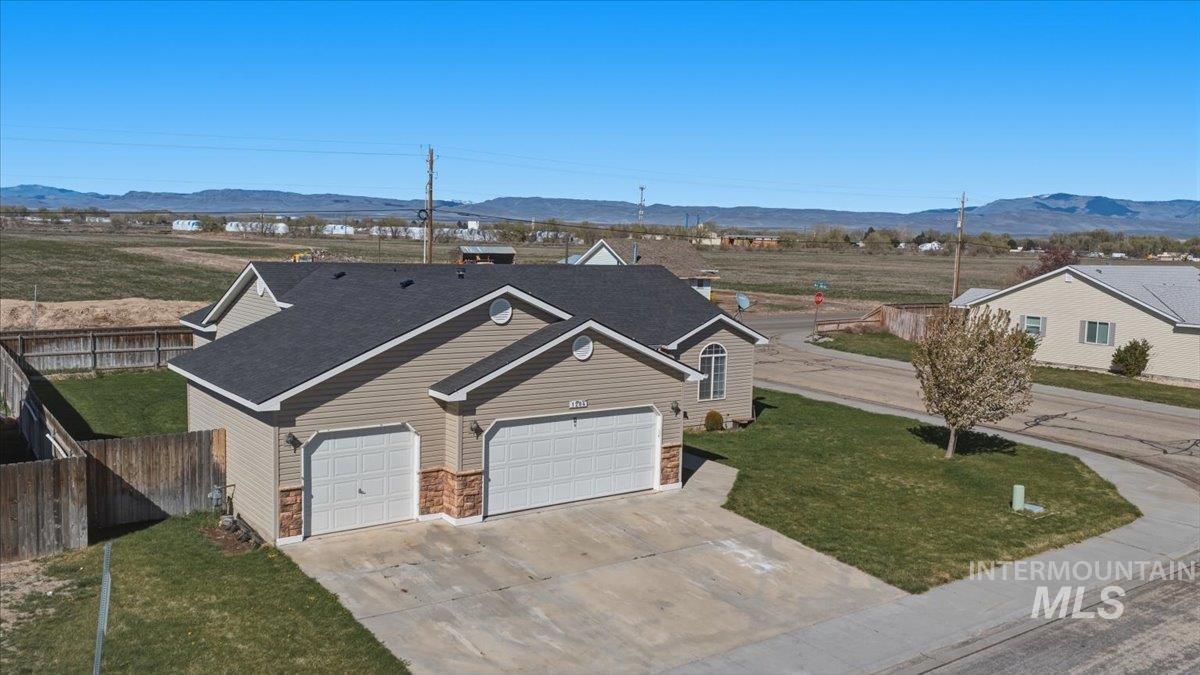 1284 NW Mandarin St, Mountain Home, Idaho 83647-2483, 3 Bedrooms, 2 Bathrooms, Residential For Sale, Price $379,900, 98981008