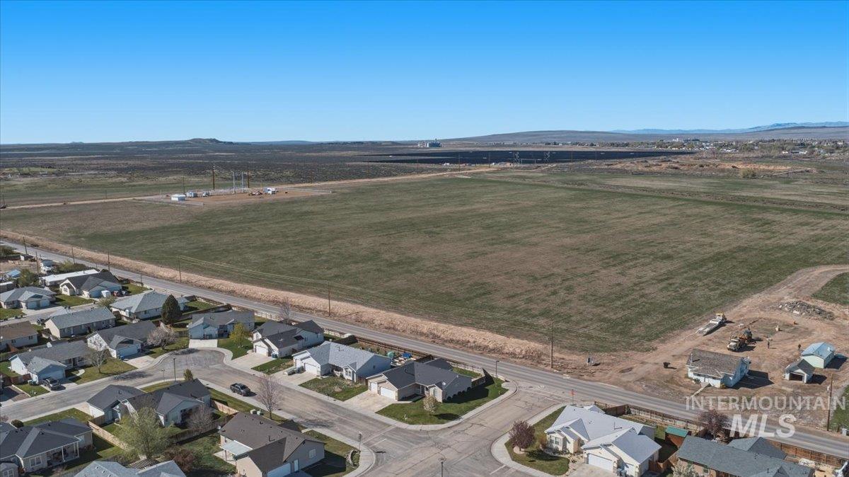 1284 NW Mandarin St, Mountain Home, Idaho 83647-2483, 3 Bedrooms, 2 Bathrooms, Residential For Sale, Price $379,900, 98981008