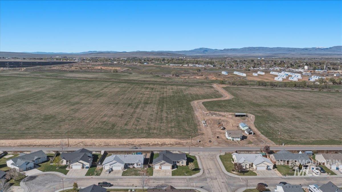 1284 NW Mandarin St, Mountain Home, Idaho 83647-2483, 3 Bedrooms, 2 Bathrooms, Residential For Sale, Price $379,900, 98981008