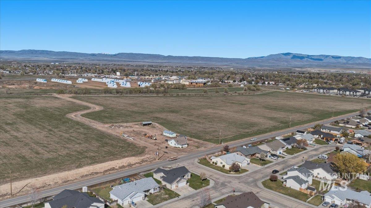 1284 NW Mandarin St, Mountain Home, Idaho 83647-2483, 3 Bedrooms, 2 Bathrooms, Residential For Sale, Price $379,900, 98981008