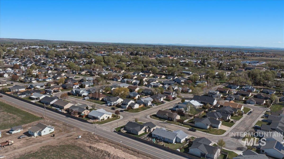 1284 NW Mandarin St, Mountain Home, Idaho 83647-2483, 3 Bedrooms, 2 Bathrooms, Residential For Sale, Price $379,900, 98981008