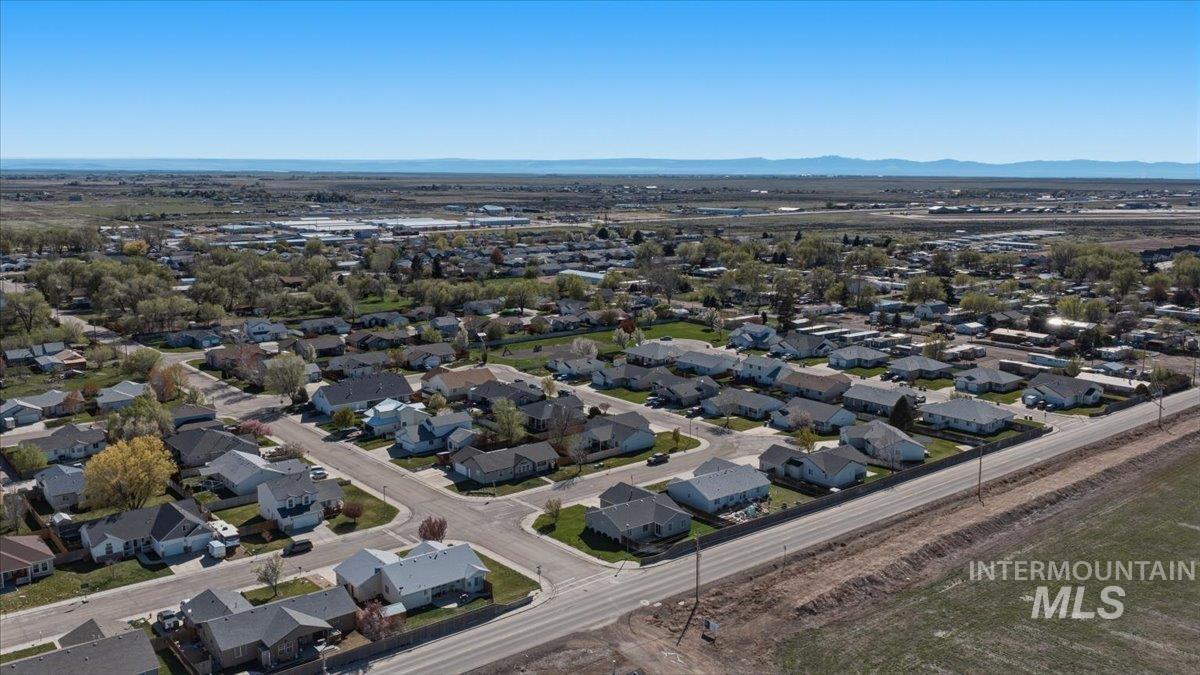 1284 NW Mandarin St, Mountain Home, Idaho 83647-2483, 3 Bedrooms, 2 Bathrooms, Residential For Sale, Price $379,900, 98981008