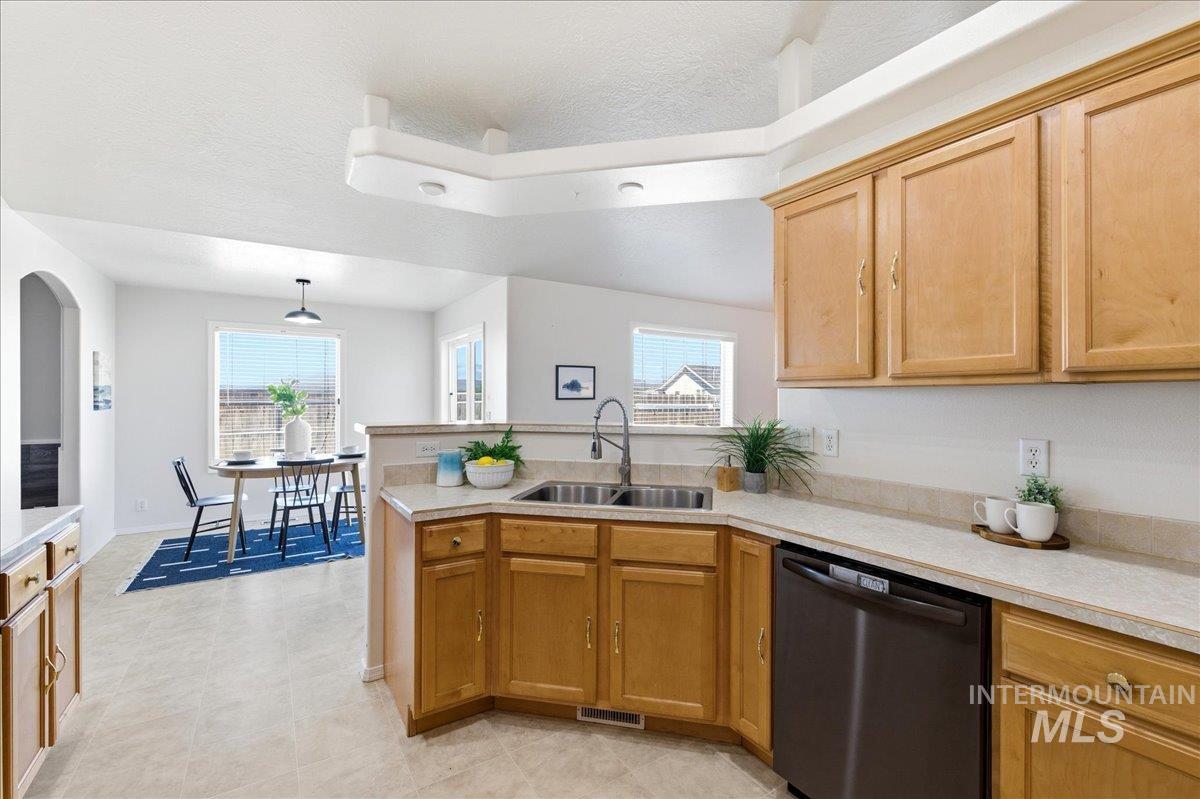 1284 NW Mandarin St, Mountain Home, Idaho 83647-2483, 3 Bedrooms, 2 Bathrooms, Residential For Sale, Price $379,900, 98981008