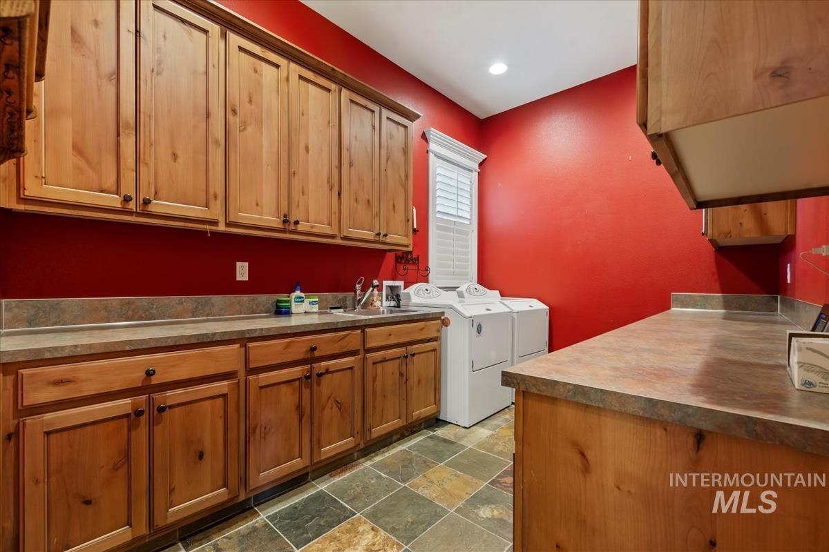 2562 Lauren Dr, Ontario, Oregon 97914, 4 Bedrooms, 4 Bathrooms, Residential For Sale, Price $875,000, 98981011