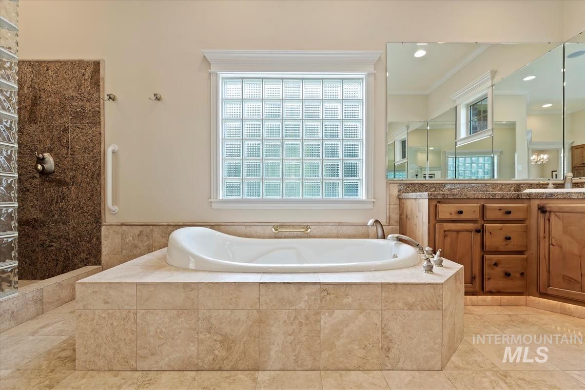 2562 Lauren Dr, Ontario, Oregon 97914, 4 Bedrooms, 4 Bathrooms, Residential For Sale, Price $875,000, 98981011