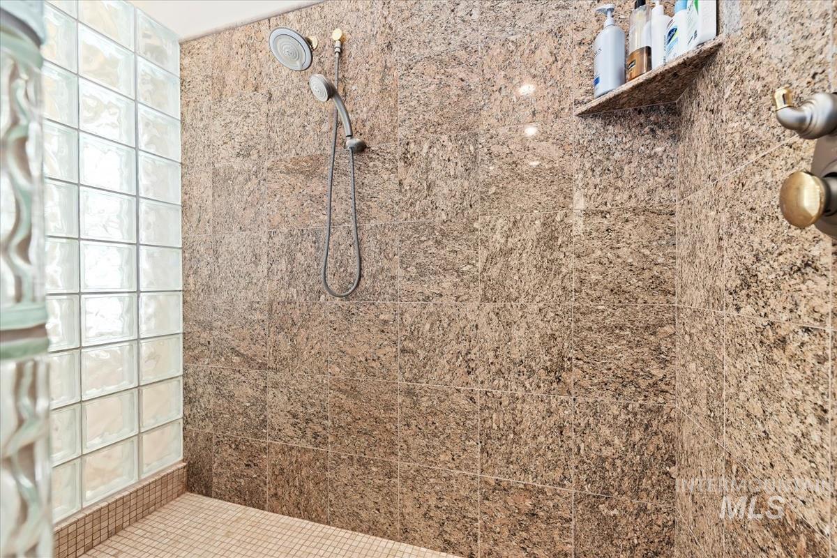 2562 Lauren Dr, Ontario, Oregon 97914, 4 Bedrooms, 4 Bathrooms, Residential For Sale, Price $875,000, 98981011