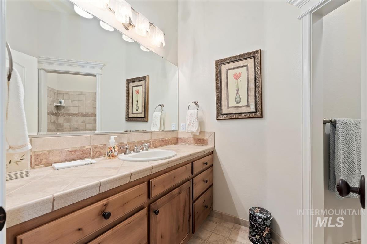 2562 Lauren Dr, Ontario, Oregon 97914, 4 Bedrooms, 4 Bathrooms, Residential For Sale, Price $875,000, 98981011