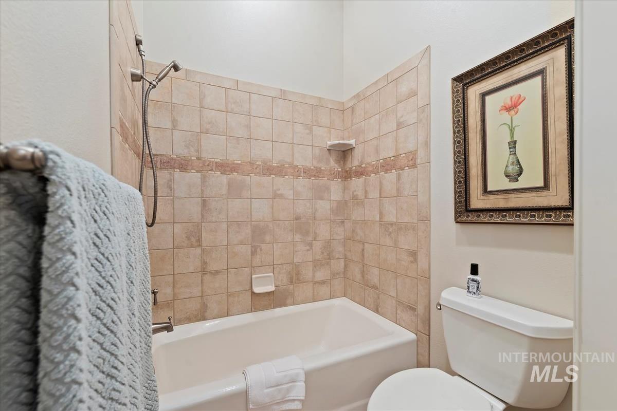 2562 Lauren Dr, Ontario, Oregon 97914, 4 Bedrooms, 4 Bathrooms, Residential For Sale, Price $875,000, 98981011