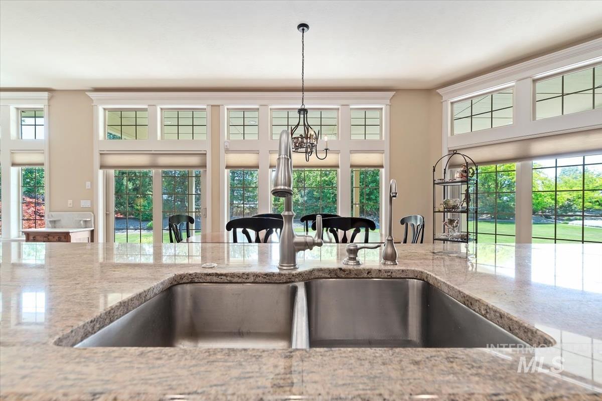 2562 Lauren Dr, Ontario, Oregon 97914, 4 Bedrooms, 4 Bathrooms, Residential For Sale, Price $875,000, 98981011