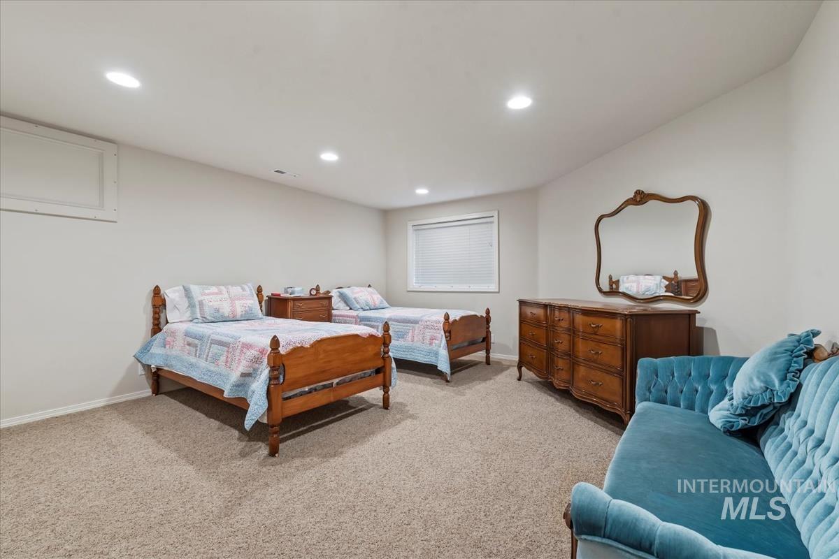 2562 Lauren Dr, Ontario, Oregon 97914, 4 Bedrooms, 4 Bathrooms, Residential For Sale, Price $875,000, 98981011