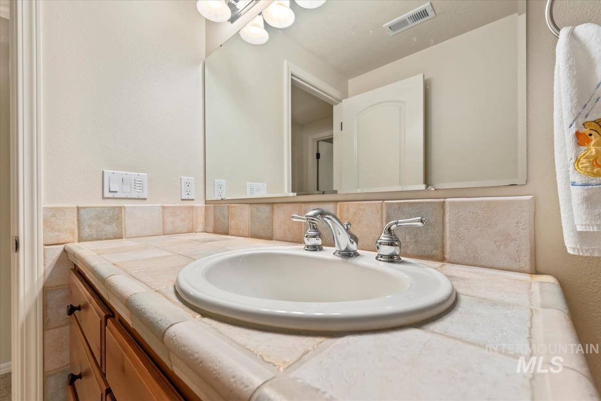 2562 Lauren Dr, Ontario, Oregon 97914, 4 Bedrooms, 4 Bathrooms, Residential For Sale, Price $875,000, 98981011