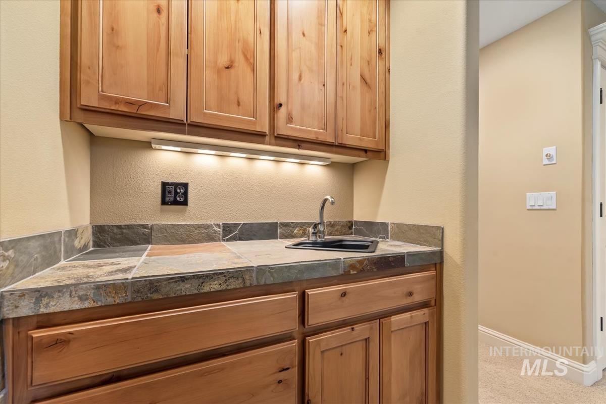 2562 Lauren Dr, Ontario, Oregon 97914, 4 Bedrooms, 4 Bathrooms, Residential For Sale, Price $875,000, 98981011