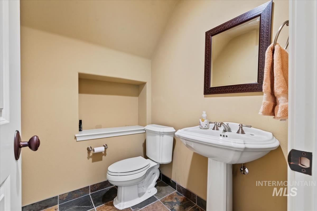 2562 Lauren Dr, Ontario, Oregon 97914, 4 Bedrooms, 4 Bathrooms, Residential For Sale, Price $875,000, 98981011