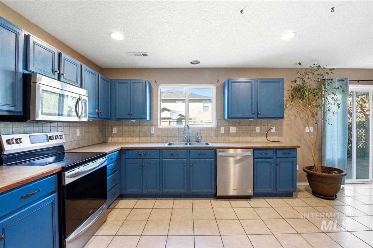 14048 Monterey Street, Caldwell, Idaho 83607, 5 Bedrooms, 2.5 Bathrooms, Residential For Sale, Price $437,000, 98981012