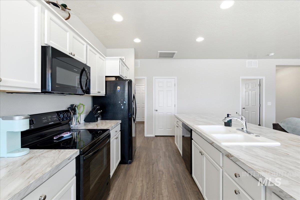 843 SW Levant Way, Mountain Home, Idaho 83647-2610, 4 Bedrooms, 2 Bathrooms, Residential For Sale, Price $390,000, 98981013