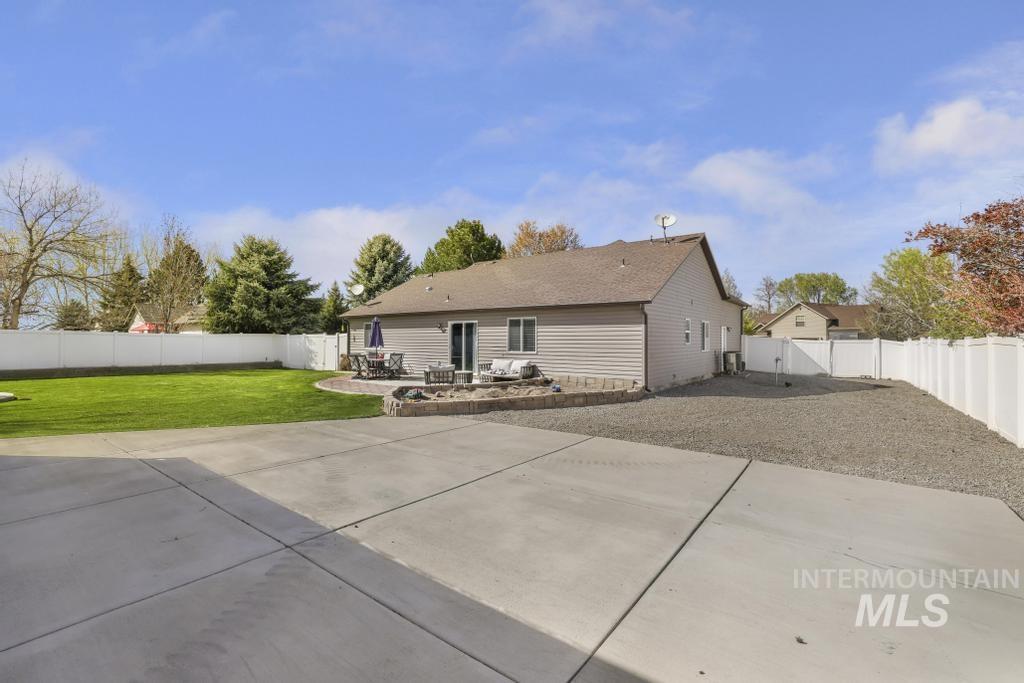 2205 Mayberry Lane, Filer, Idaho 83328, 4 Bedrooms, 2 Bathrooms, Residential For Sale, Price $445,900, 98981019
