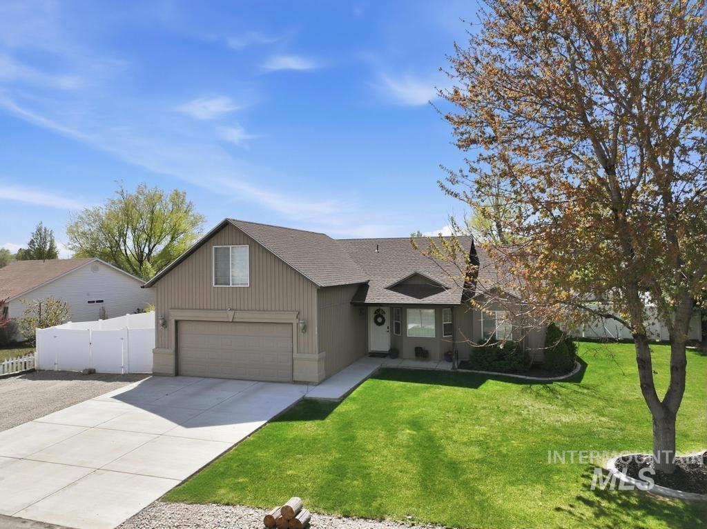 2205 Mayberry Lane, Filer, Idaho 83328, 4 Bedrooms, 2 Bathrooms, Residential For Sale, Price $445,900, 98981019