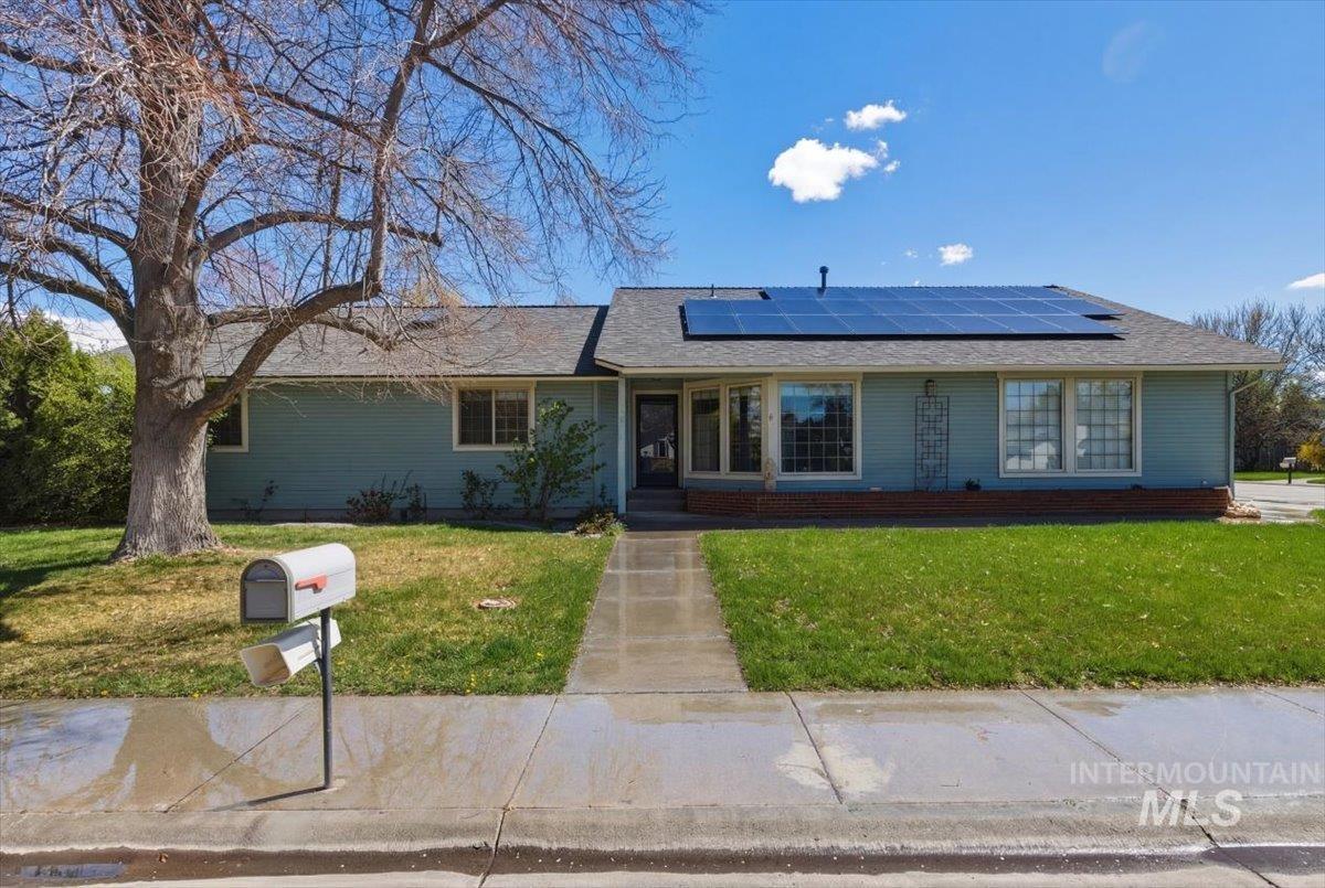 910 N 14th East, Mountain Home, Idaho 83647, 3 Bedrooms, 2.5 Bathrooms, Residential For Sale, Price $425,000,MLS 98981023