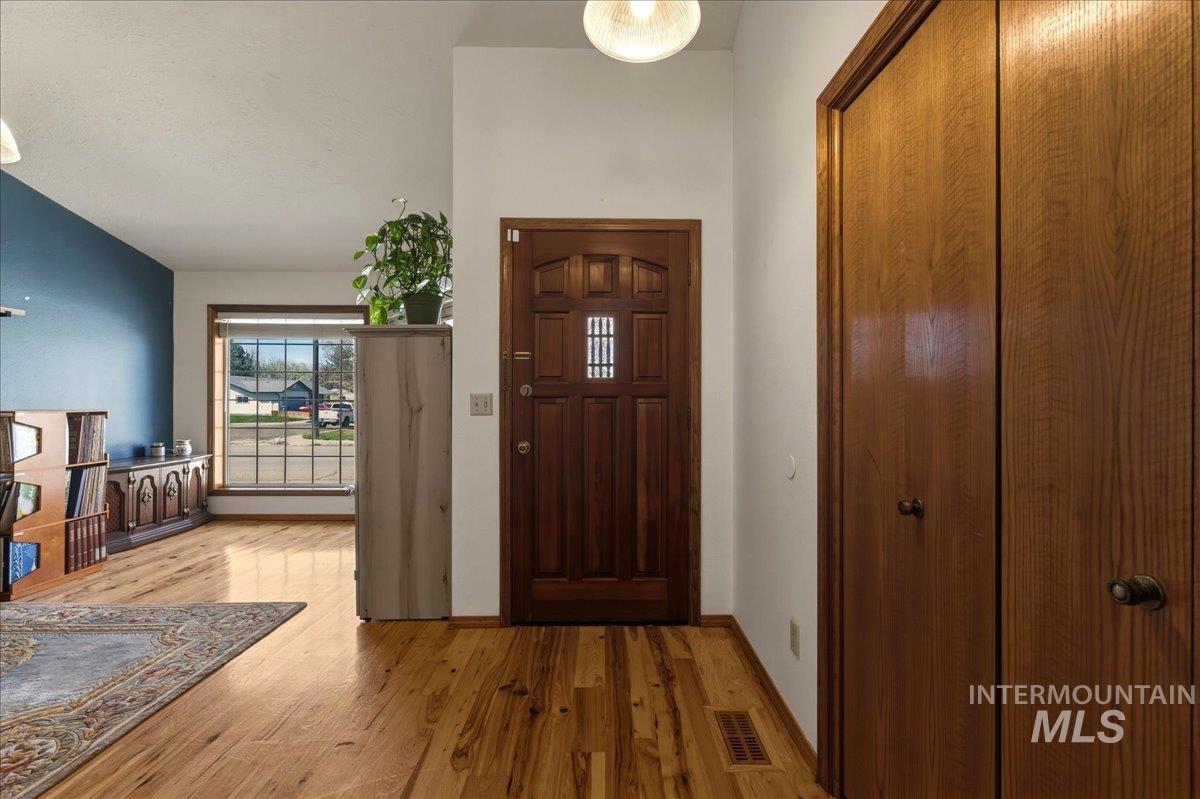 910 N 14th East, Mountain Home, Idaho 83647, 3 Bedrooms, 2.5 Bathrooms, Residential For Sale, Price $425,000, 98981023