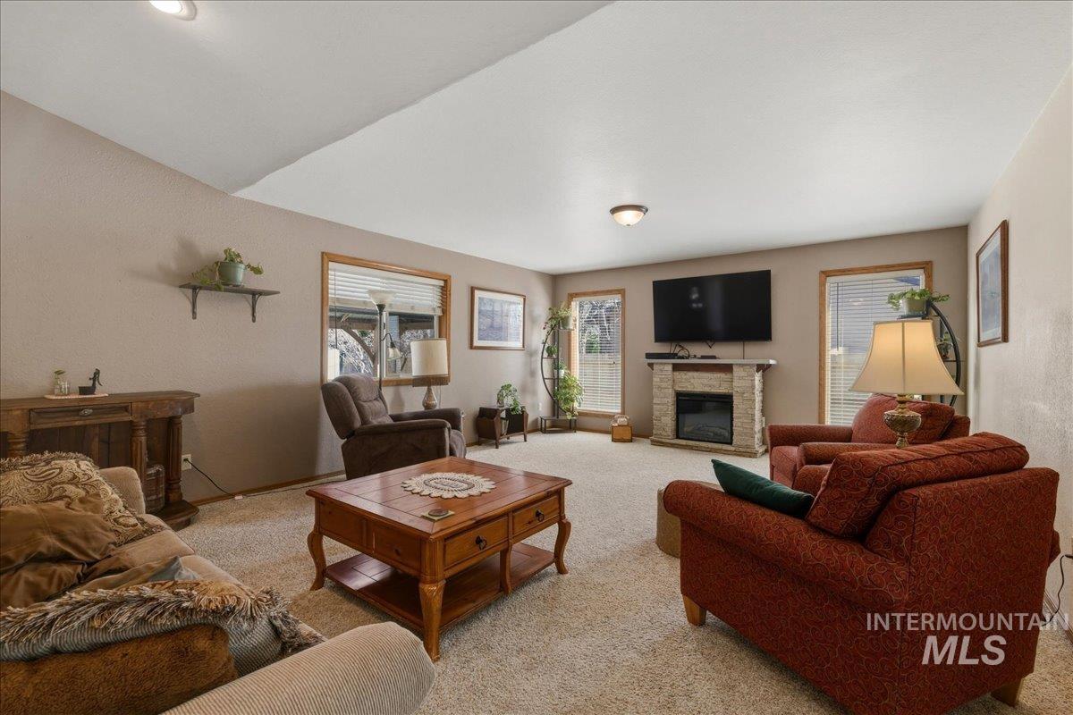 910 N 14th East, Mountain Home, Idaho 83647, 3 Bedrooms, 2.5 Bathrooms, Residential For Sale, Price $425,000, 98981023