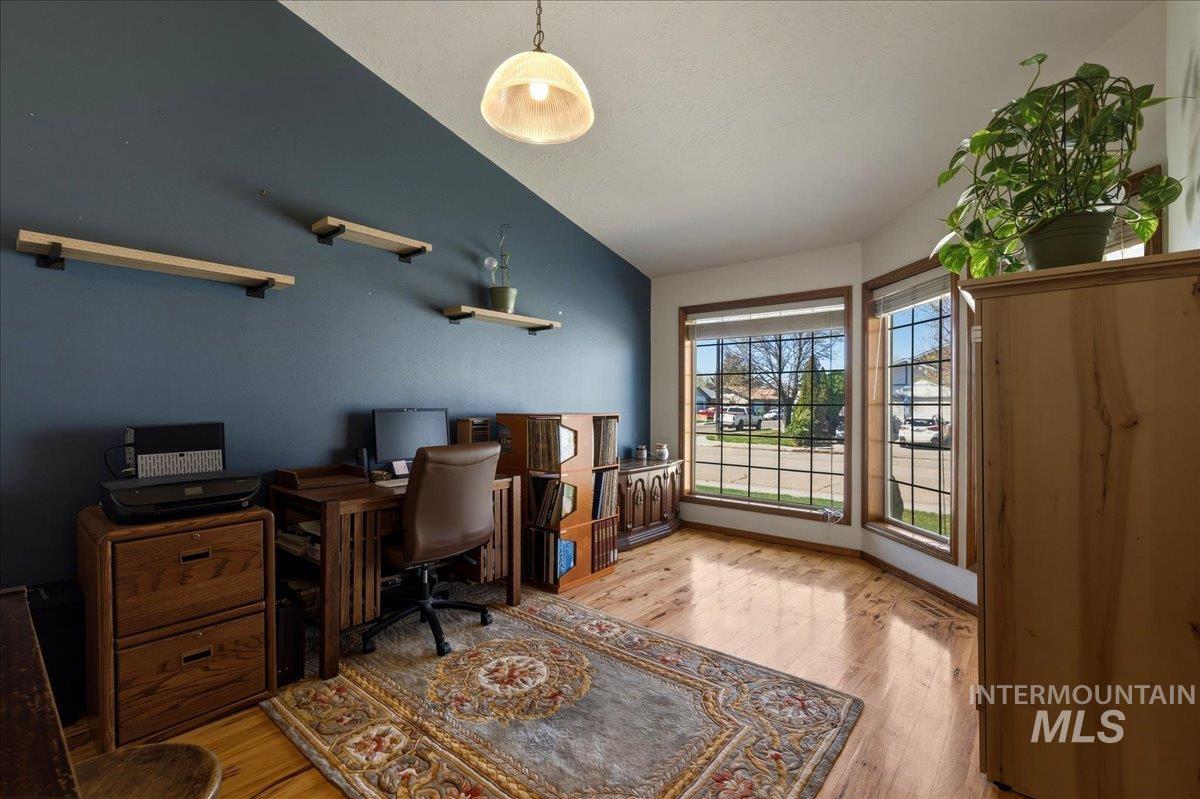 910 N 14th East, Mountain Home, Idaho 83647, 3 Bedrooms, 2.5 Bathrooms, Residential For Sale, Price $425,000, 98981023