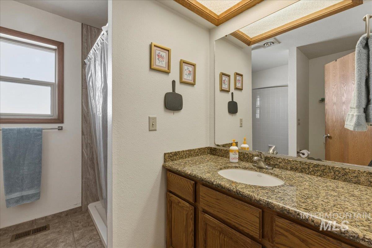 910 N 14th East, Mountain Home, Idaho 83647, 3 Bedrooms, 2.5 Bathrooms, Residential For Sale, Price $425,000, 98981023