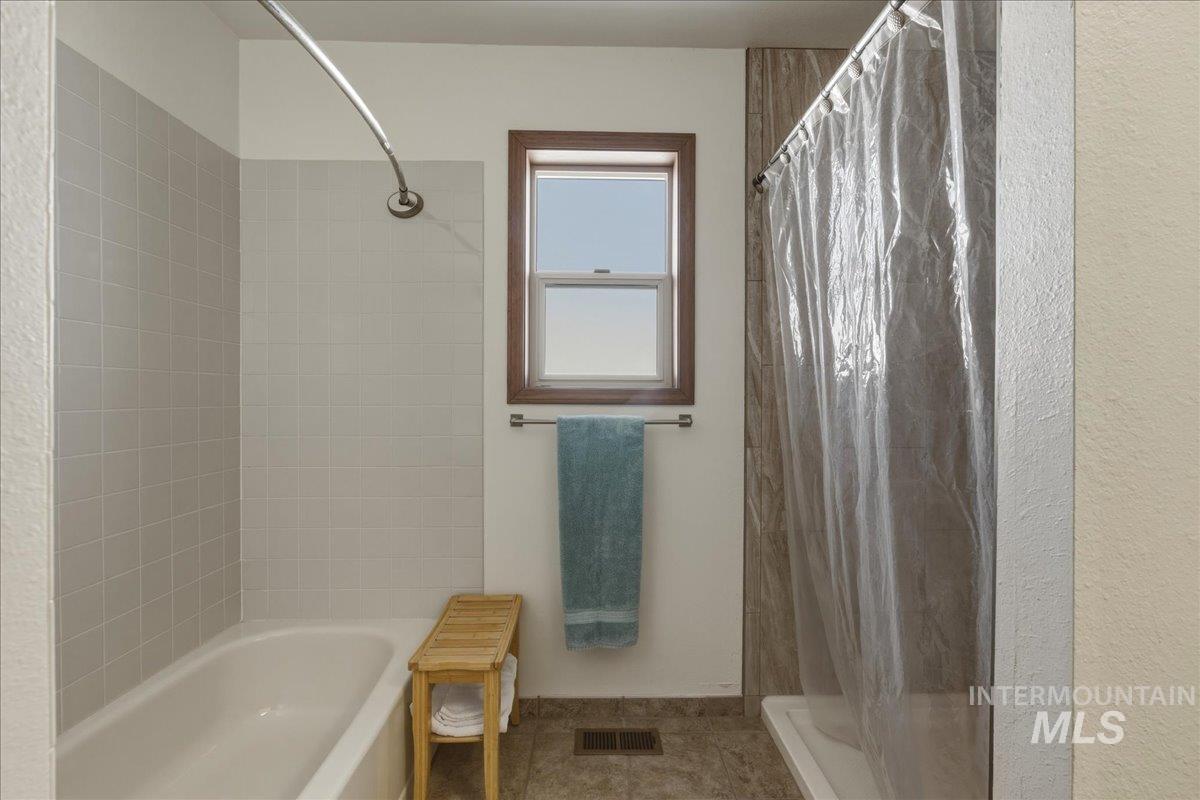 910 N 14th East, Mountain Home, Idaho 83647, 3 Bedrooms, 2.5 Bathrooms, Residential For Sale, Price $425,000, 98981023