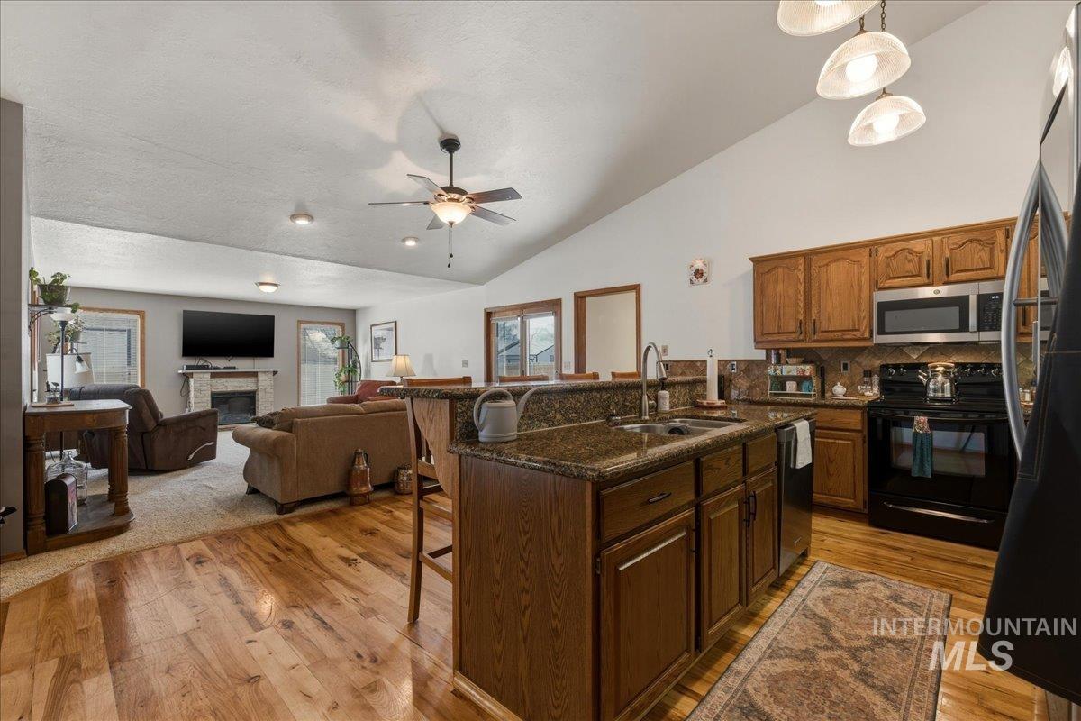 910 N 14th East, Mountain Home, Idaho 83647, 3 Bedrooms, 2.5 Bathrooms, Residential For Sale, Price $425,000, 98981023