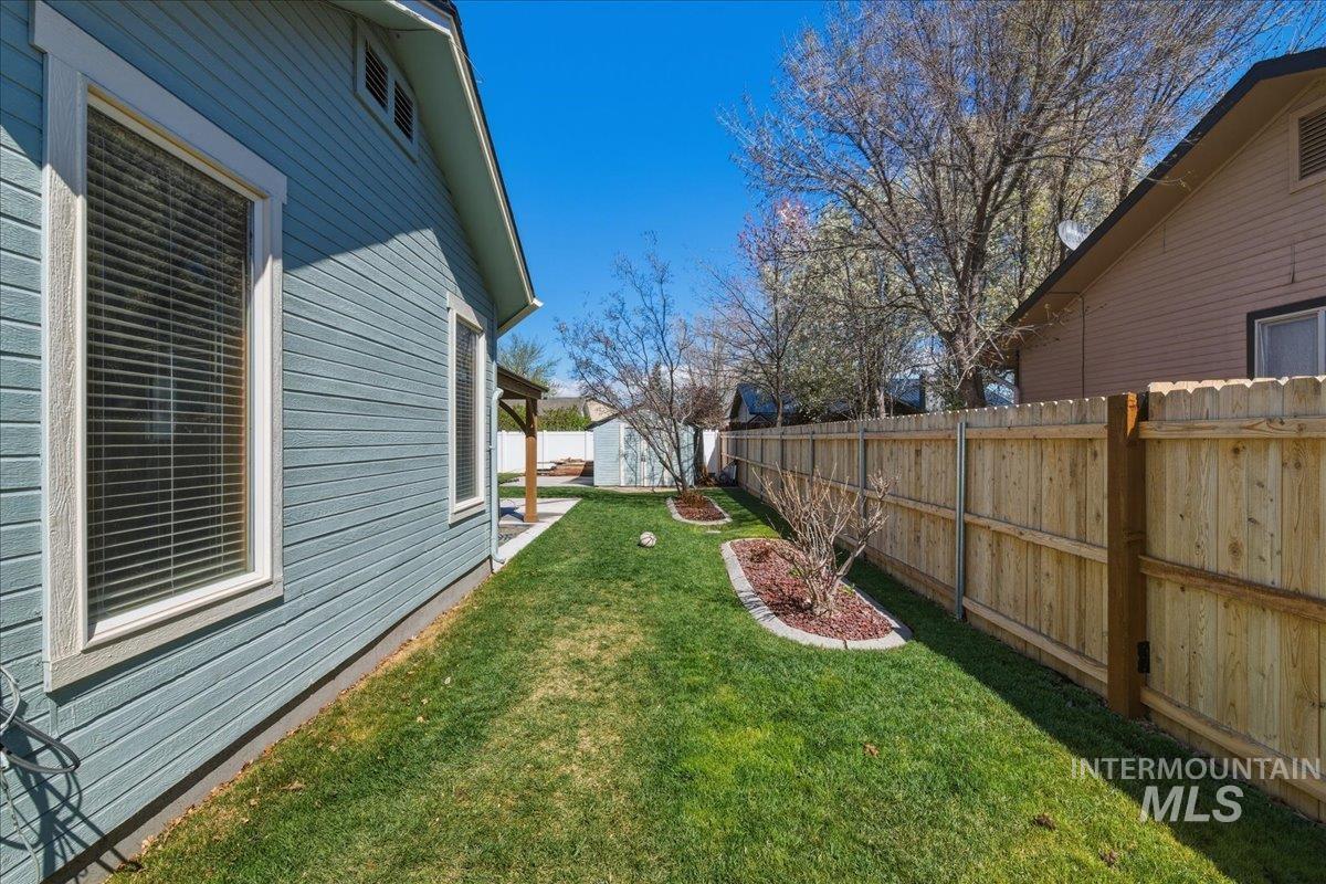 910 N 14th East, Mountain Home, Idaho 83647, 3 Bedrooms, 2.5 Bathrooms, Residential For Sale, Price $425,000, 98981023