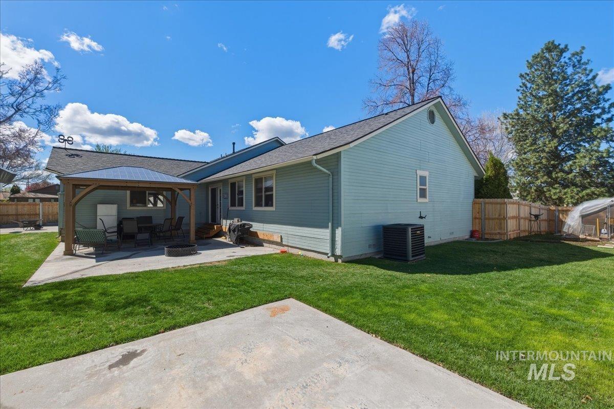 910 N 14th East, Mountain Home, Idaho 83647, 3 Bedrooms, 2.5 Bathrooms, Residential For Sale, Price $425,000, 98981023