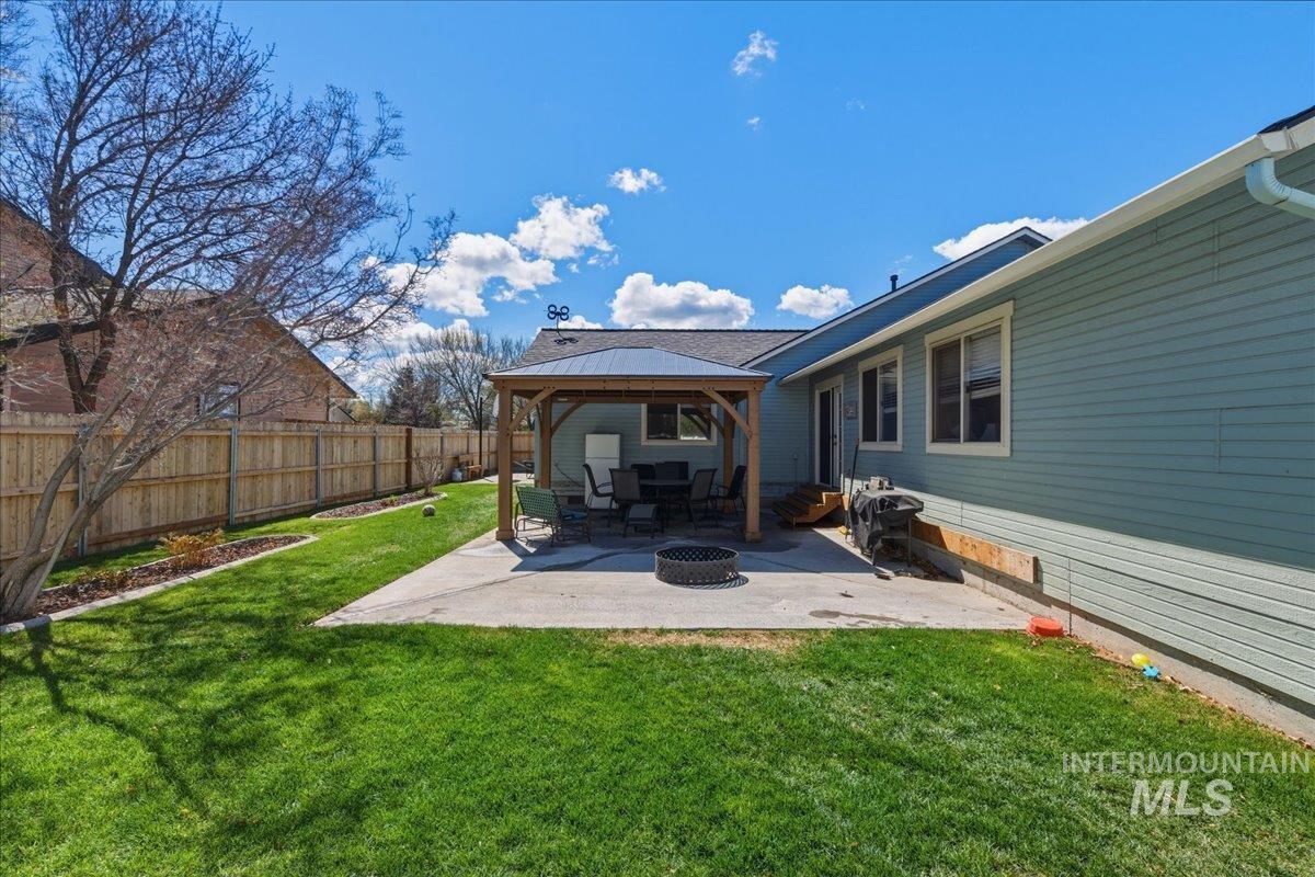 910 N 14th East, Mountain Home, Idaho 83647, 3 Bedrooms, 2.5 Bathrooms, Residential For Sale, Price $425,000, 98981023