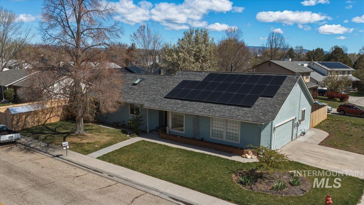 910 N 14th East, Mountain Home, Idaho 83647, 3 Bedrooms, 2.5 Bathrooms, Residential For Sale, Price $425,000, 98981023