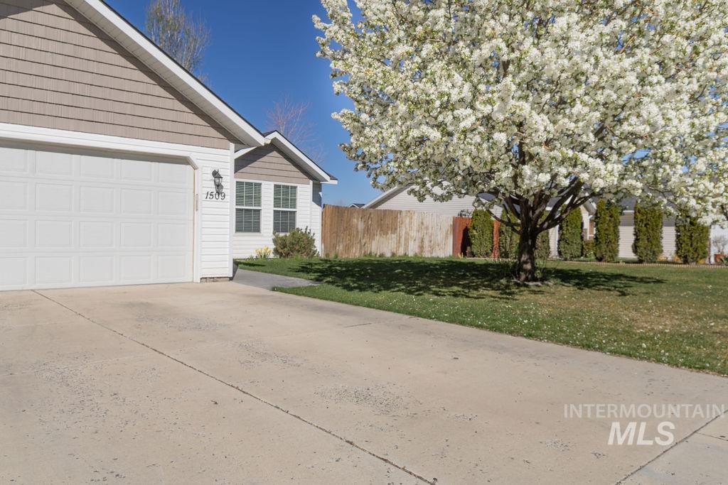 1509 N Elm, Jerome, Idaho 83338, 3 Bedrooms, 2 Bathrooms, Residential For Sale, Price $339,900,MLS 98981025