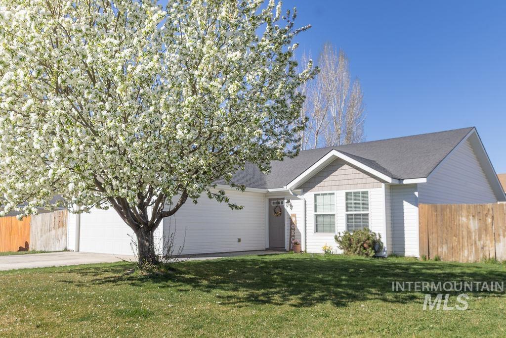 1509 N Elm, Jerome, Idaho 83338, 3 Bedrooms, 2 Bathrooms, Residential For Sale, Price $339,900,MLS 98981025