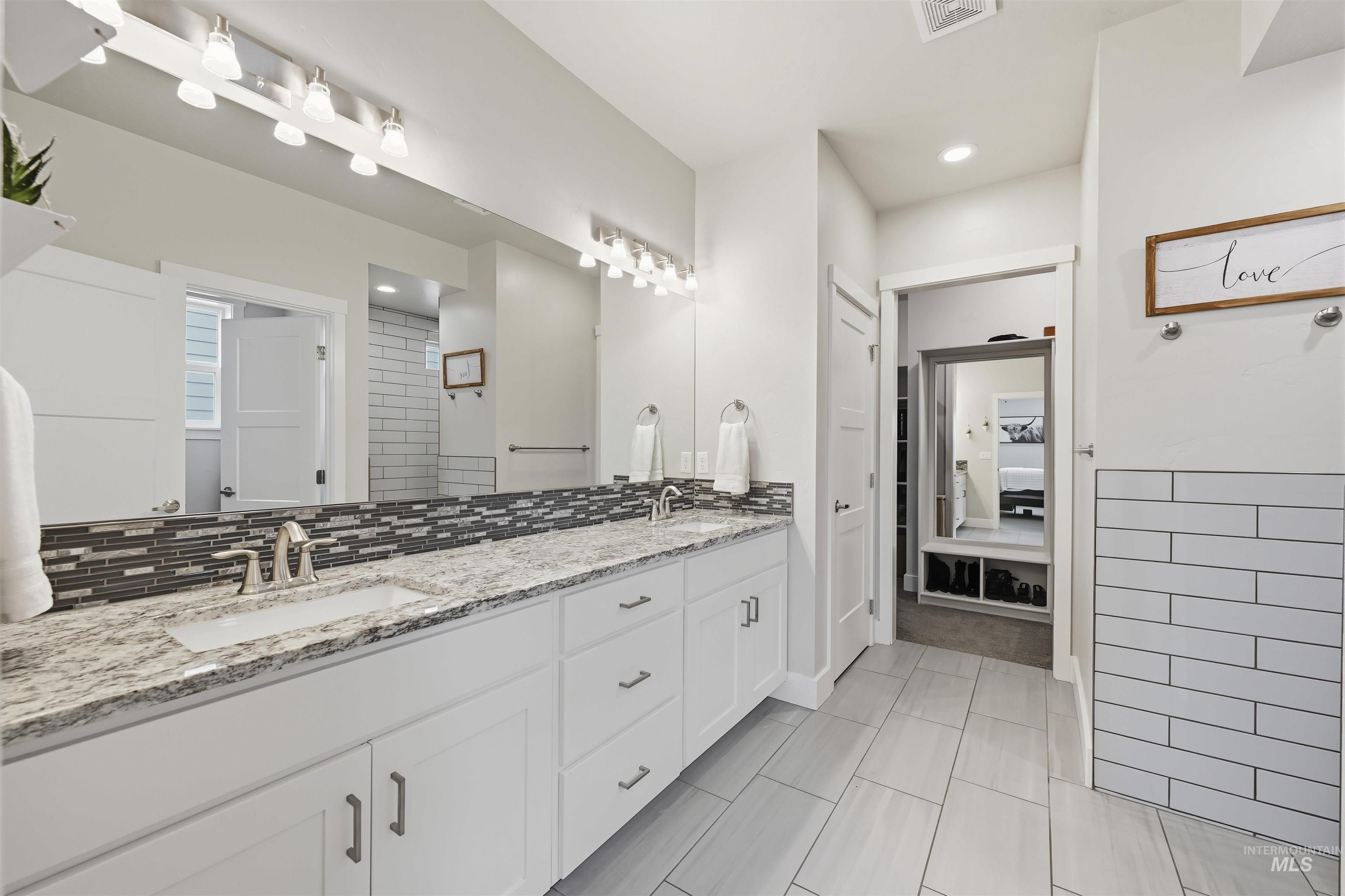 2229 E Grayson St, Meridian, Idaho 83642, 3 Bedrooms, 2 Bathrooms, Residential For Sale, Price $559,900, 98981027