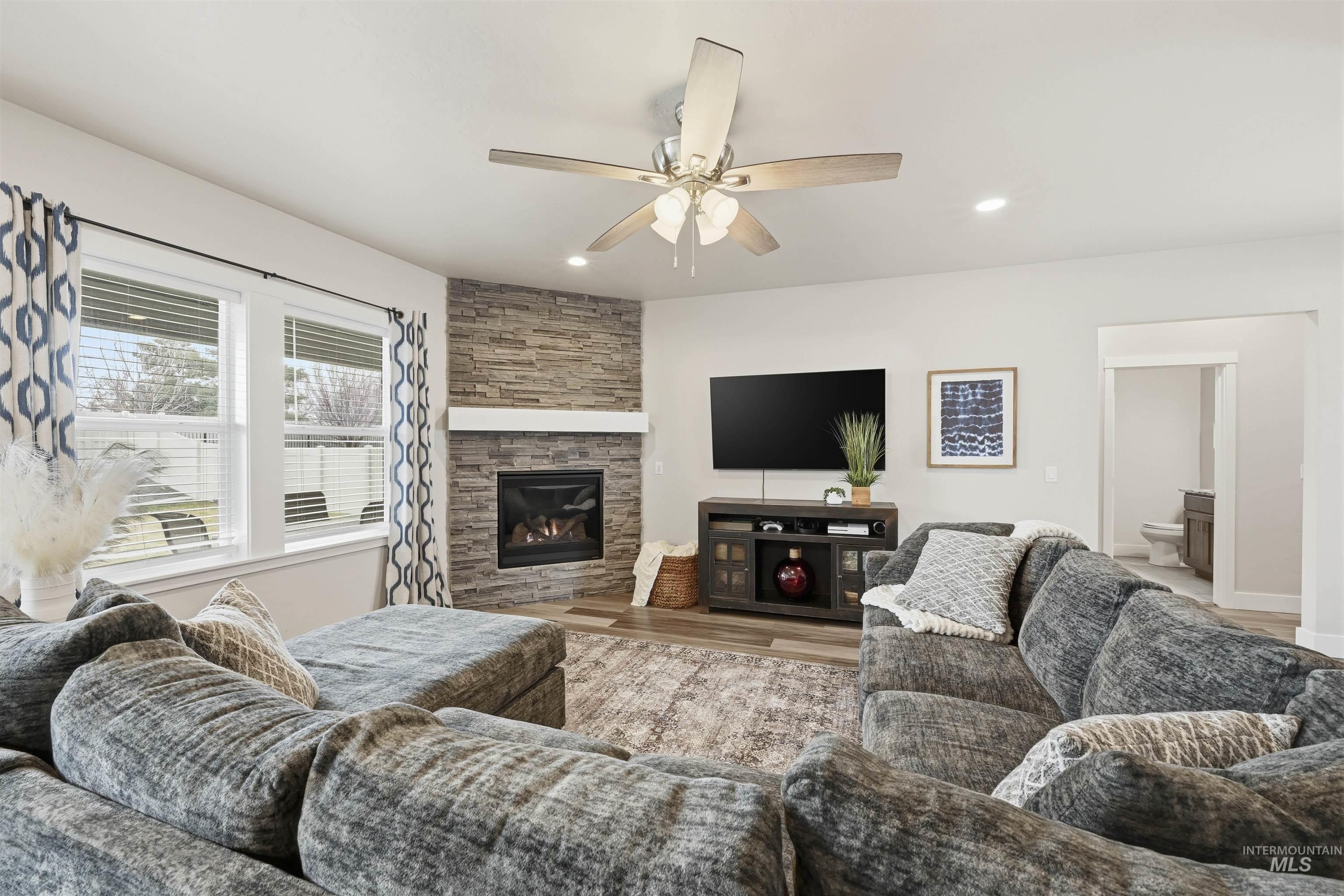 2229 E Grayson St, Meridian, Idaho 83642, 3 Bedrooms, 2 Bathrooms, Residential For Sale, Price $559,900, 98981027