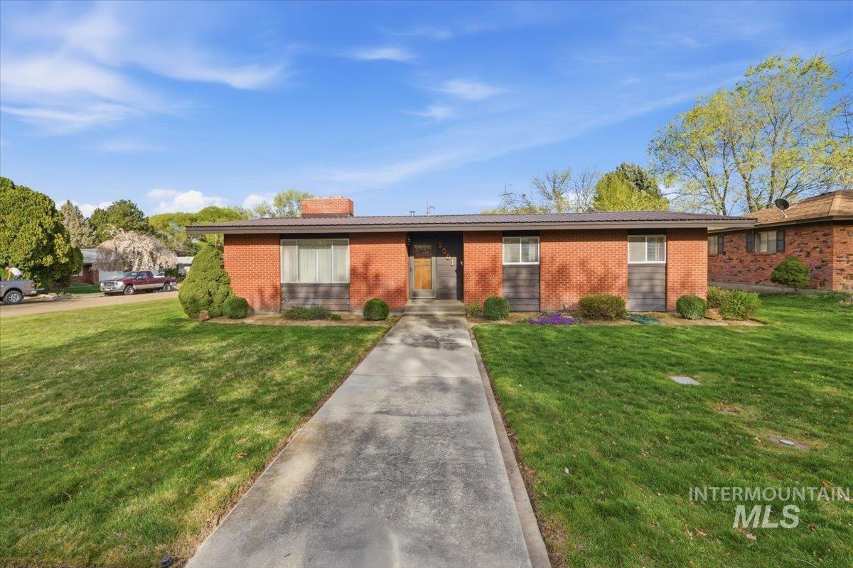 2001 Ray St, Caldwell, Idaho 83605, 3 Bedrooms, 2 Bathrooms, Residential For Sale, Price $395,000, 98981028