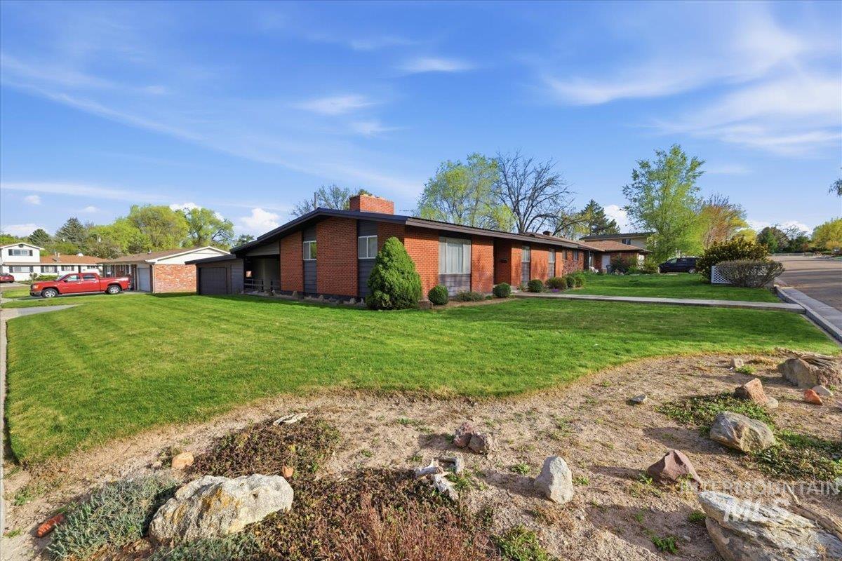 2001 Ray St, Caldwell, Idaho 83605, 3 Bedrooms, 2 Bathrooms, Residential For Sale, Price $395,000, 98981028