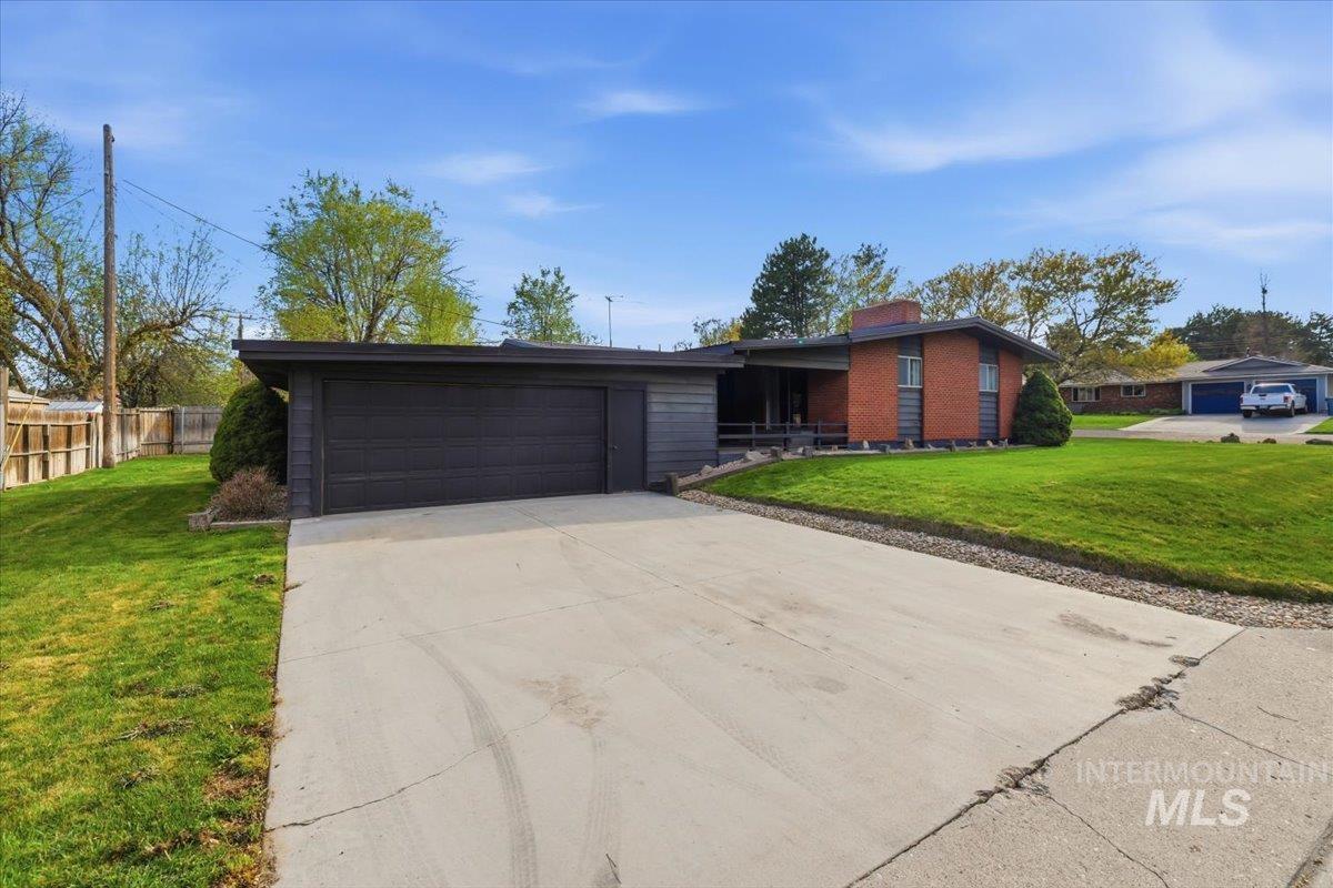 2001 Ray St, Caldwell, Idaho 83605, 3 Bedrooms, 2 Bathrooms, Residential For Sale, Price $395,000, 98981028