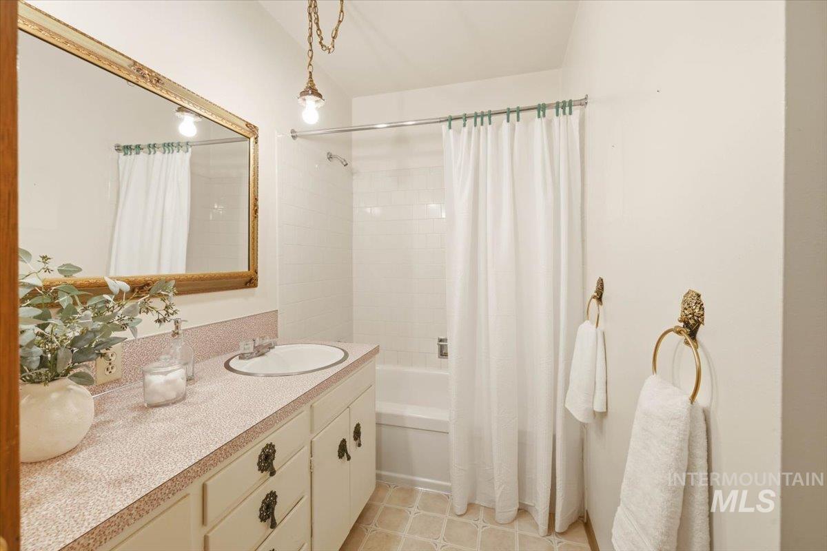 2001 Ray St, Caldwell, Idaho 83605, 3 Bedrooms, 2 Bathrooms, Residential For Sale, Price $395,000, 98981028