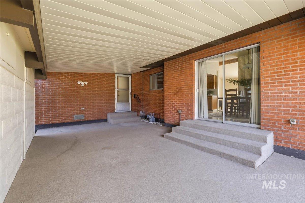 2001 Ray St, Caldwell, Idaho 83605, 3 Bedrooms, 2 Bathrooms, Residential For Sale, Price $395,000, 98981028