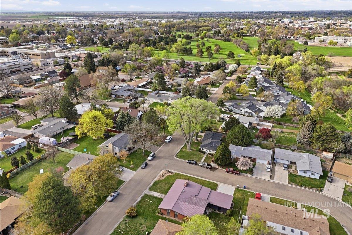 2001 Ray St, Caldwell, Idaho 83605, 3 Bedrooms, 2 Bathrooms, Residential For Sale, Price $395,000, 98981028