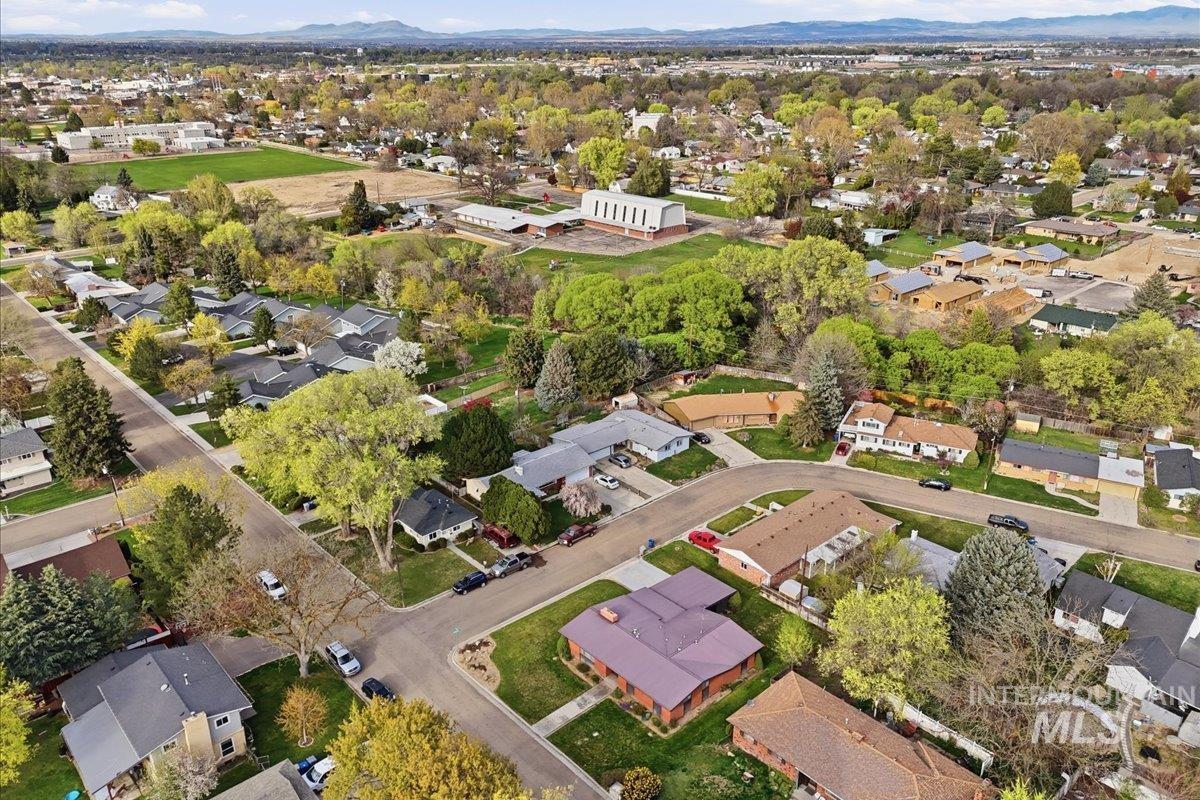 2001 Ray St, Caldwell, Idaho 83605, 3 Bedrooms, 2 Bathrooms, Residential For Sale, Price $395,000, 98981028